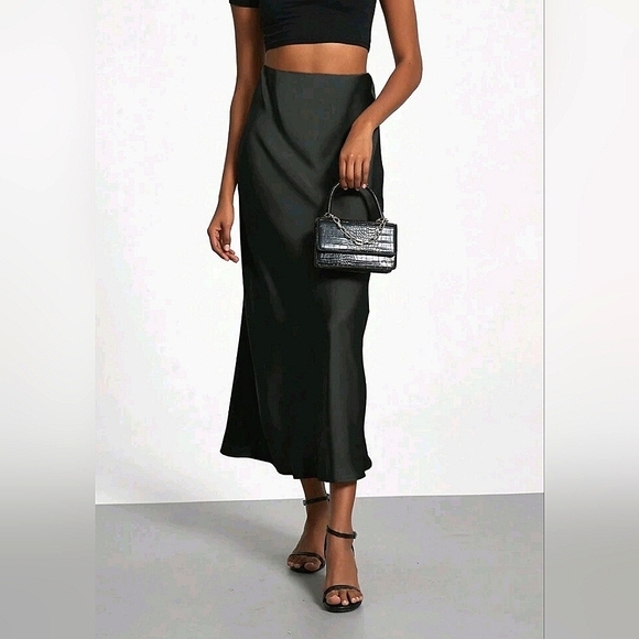 New Chic Satin Long Maxi Skirt Black - Picture 1 of 7